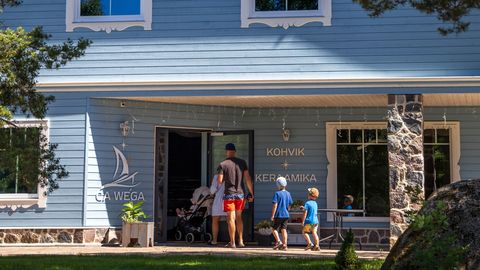 KUHU SÖÖMA MINNA? ⟩ Helesinine unistus: kohvikus Ca Wega saab süüa ja "savi teha"