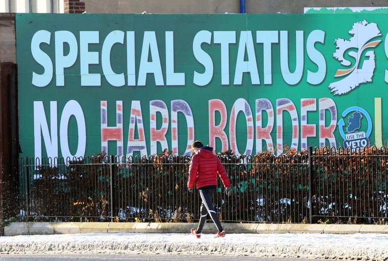 Sinn Feini erakonna plakat Belfastis, millega nõutakse nn kõva piiri vältimist. 