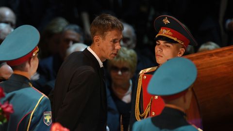 Алексей Панин удивил Сеть публикацией снимка с похорон Иосифа Кобзона