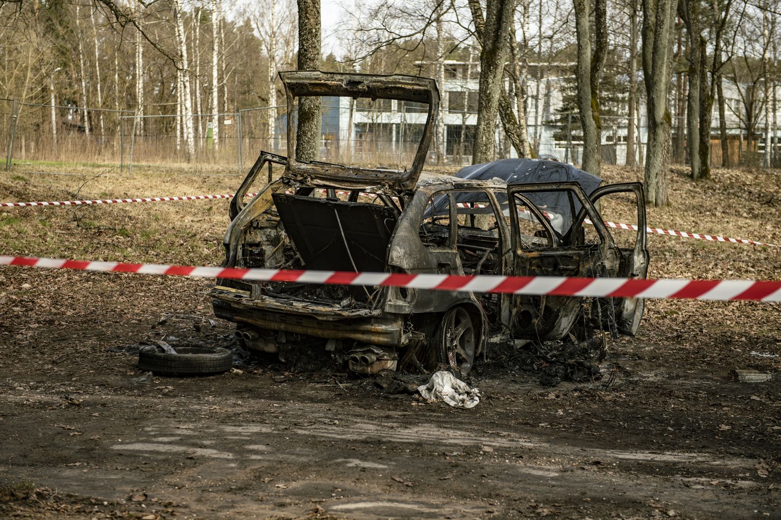 Сожженный автомобиль, который использовали в убийстве Беззубова
