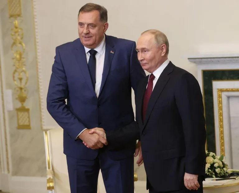 Президент Республики Сербской Милорад Додик и президент России Владимир Путин в июне 2024 года.