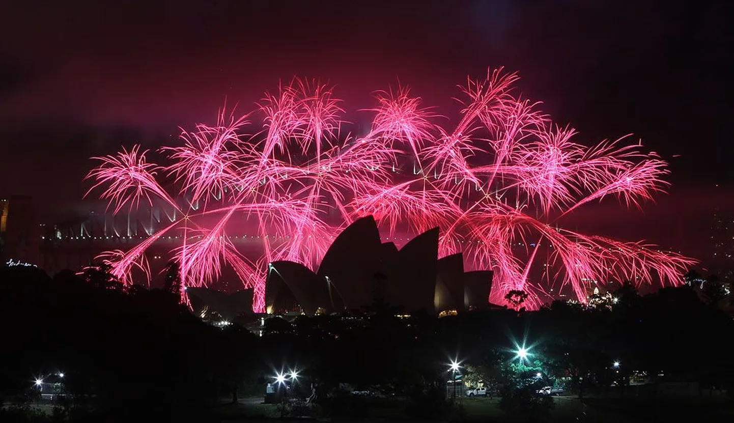 Maailma uhkeim ilutulestik Austraalia suurima linna Sydney sadamasillal.