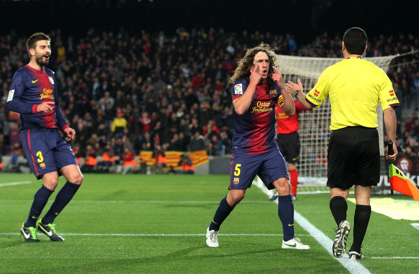 Carles Puyol (nr. 5) ei saa FC Barcelonat avakohtumises Müncheni Bayerni vastu aidata.
