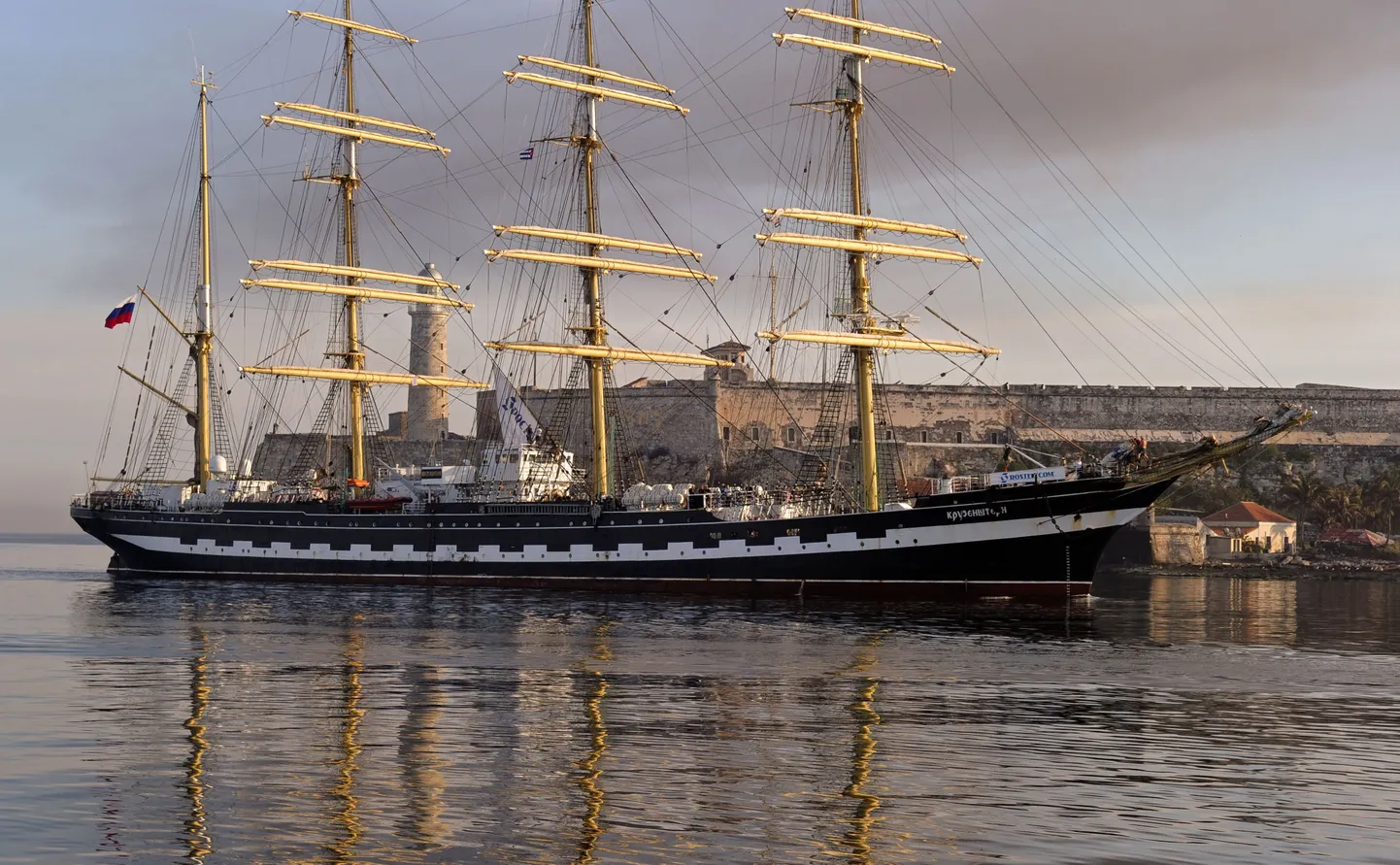 Парусник «Крузенштерн».