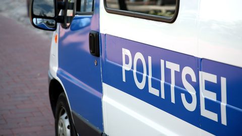 Politsei pidas kinni Narvas kauplusi rünnanud ja müüjat vigastanud noakangelase