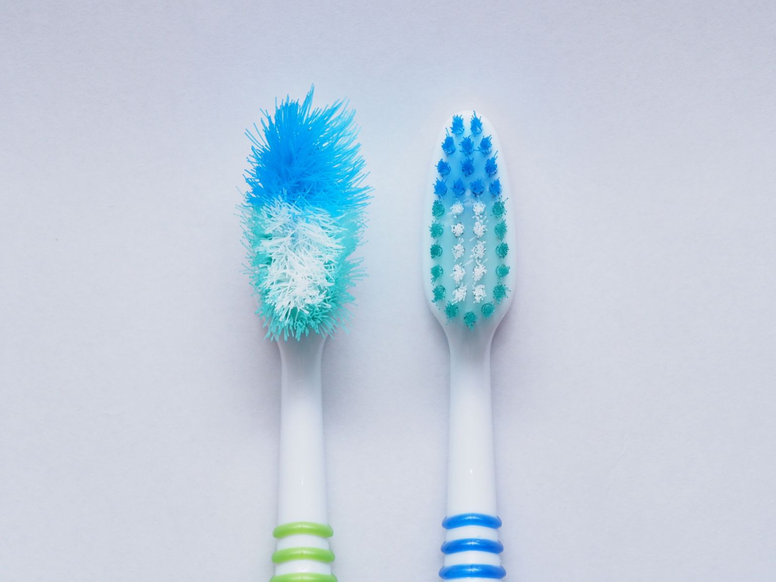 Kui su hambaharjatopsis kükitab selline paljukannatanud tutt nagu vasakul, on aeg kiiremas korras uus hambahari hankida.
