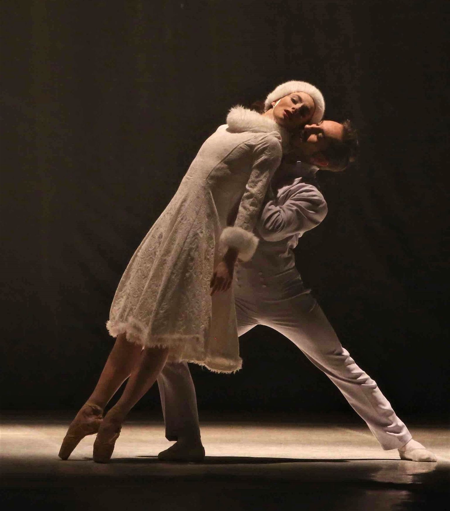 "Anna Karenina" Milano Balleti esituses.

Balletto di Milano etendus "Anna Karenina".