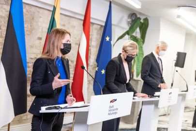 Peaminister Kaja Kallas koos Leedu peaministri Ingrida Šimonyte ja Läti peaministri Krišjanis Karinšiga.