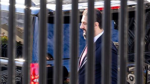 Трамп встретился в Вашингтоне с лидером Сирии аш-Шараа. Тот вошел в Белый дом через боковую дверь