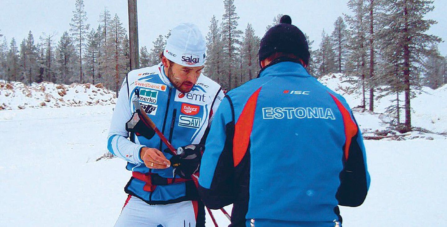 Тренер лыжной сборной Эстонии Тарво Киудма измеряет Андрусу Веэрпалу уровень лактозы. Оба мужчины надеются, что свиной грипп не достигнет Эстонии.