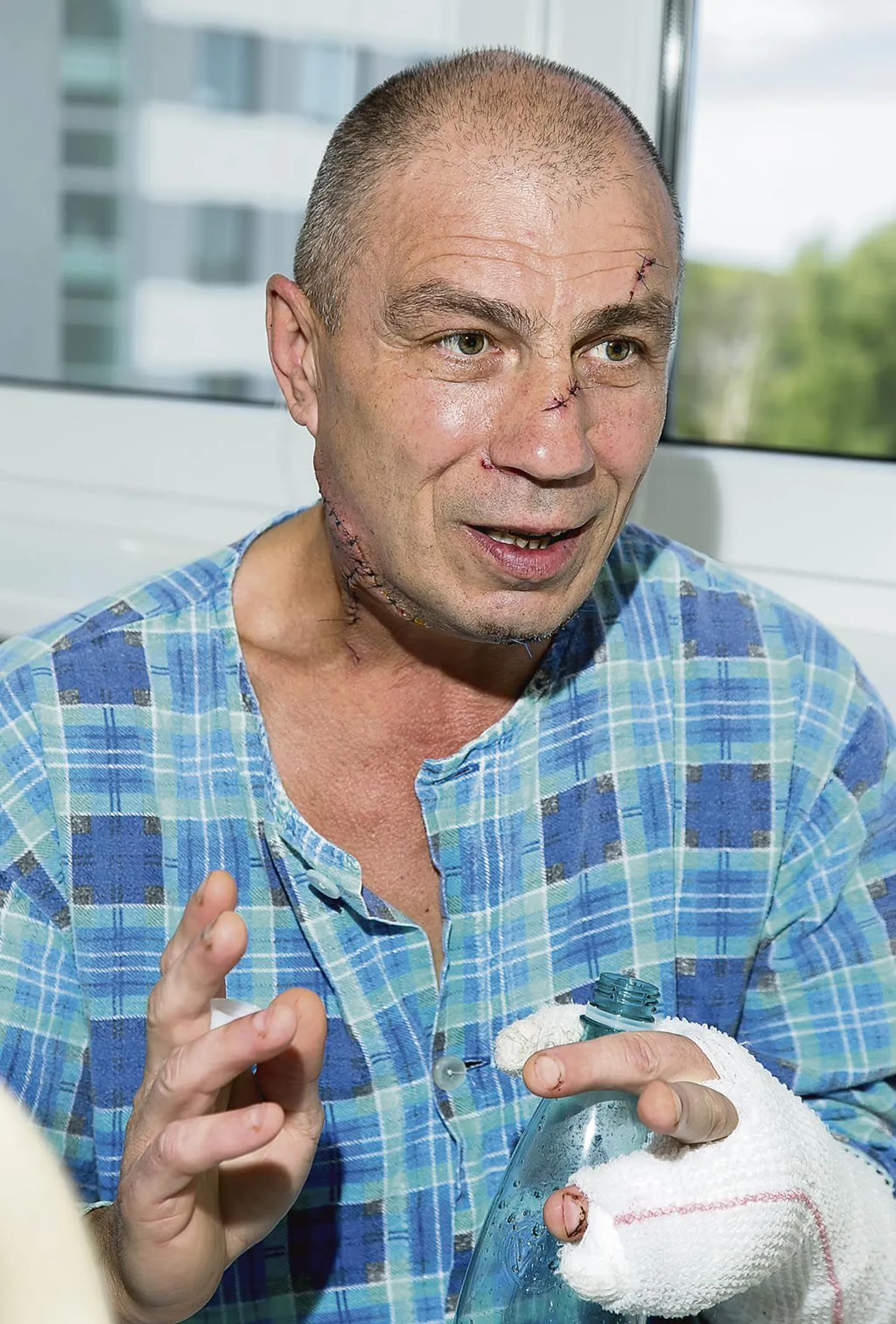 Mullu mai lõpus pussitas klient Sindi Konsumi ees taksojuht Aare Algot, kes pääses eluga. Täna määrab Pärnu maakohus pussitajale karistuse.
