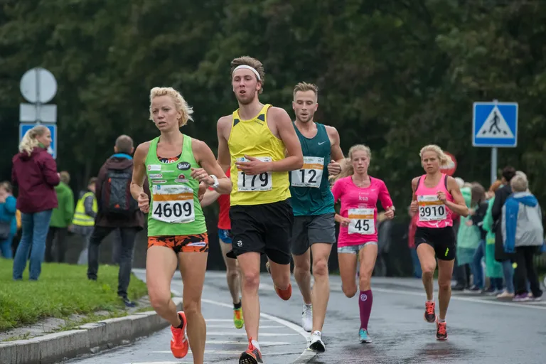 Rasmus Mägi (tumerohelises) sügisjooksul
