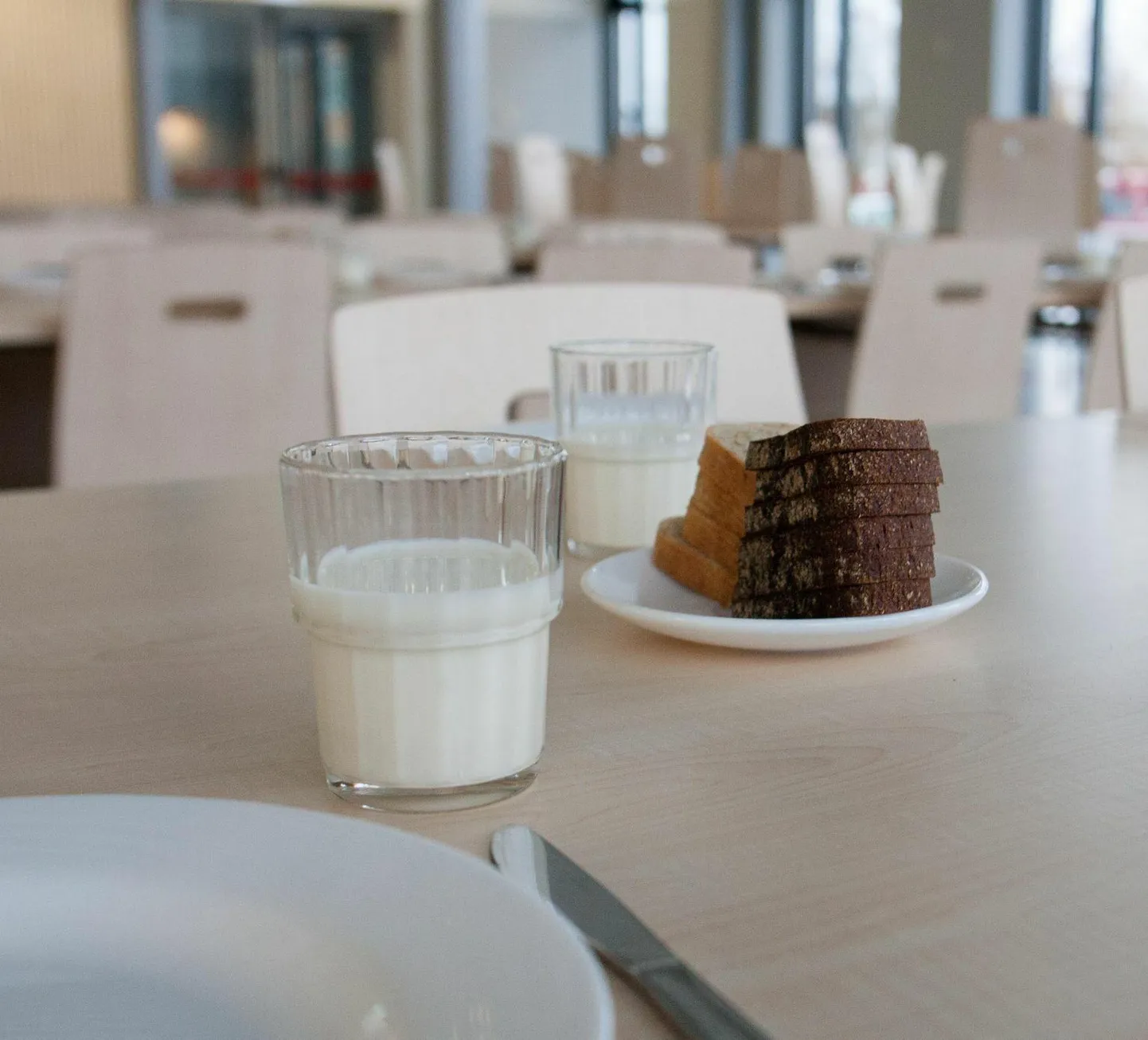 Gümnasistid saavad Pärnumaal edaspidigi piimatooteid, sest puudujääva osa maksavad kohalikud omavalitsused.