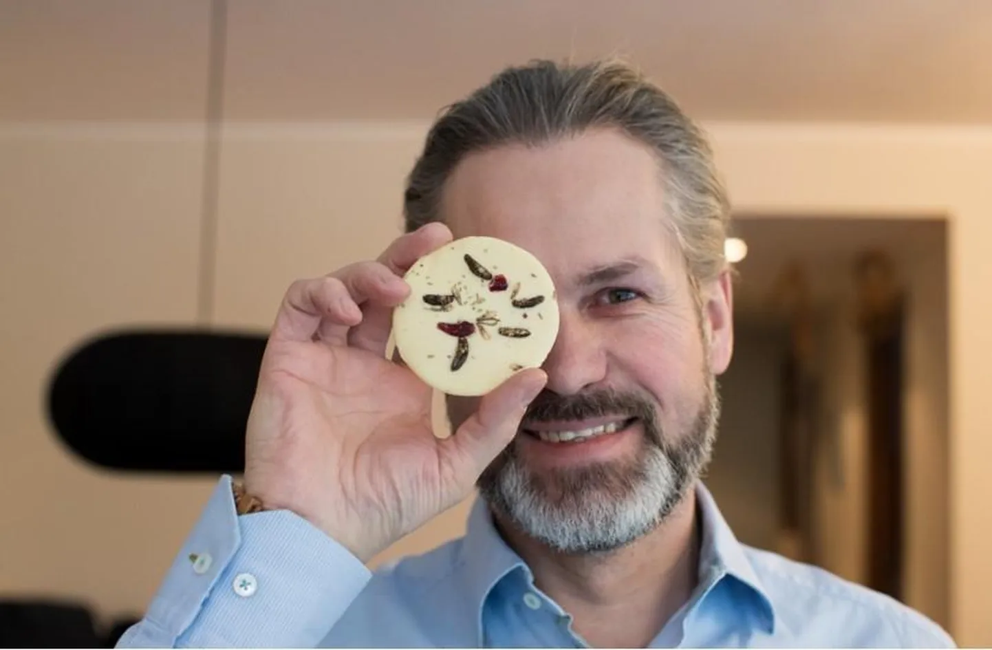 Kuigi praegu veel putuktoitu Eestis müüa ei tohi, on lootust, et peagi see muutub. Nii on Erlend Silla sõnul koos teadusasutustega välja töötatuid mitmesuguseid tooteid, näiteks energiabatoone ja kartulivahvleid.