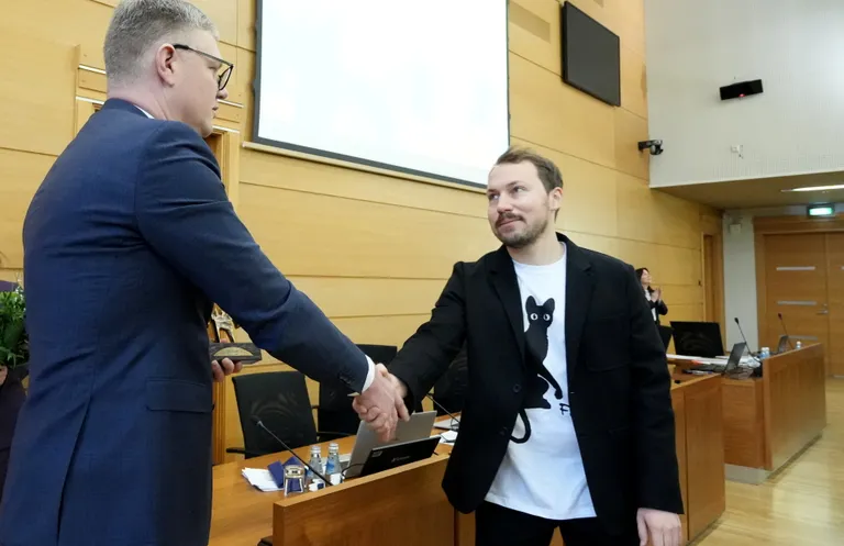 Režisoram Gintam Zilbalodim pasniedz apbalvojumu "Gada rīdzinieks 2024".