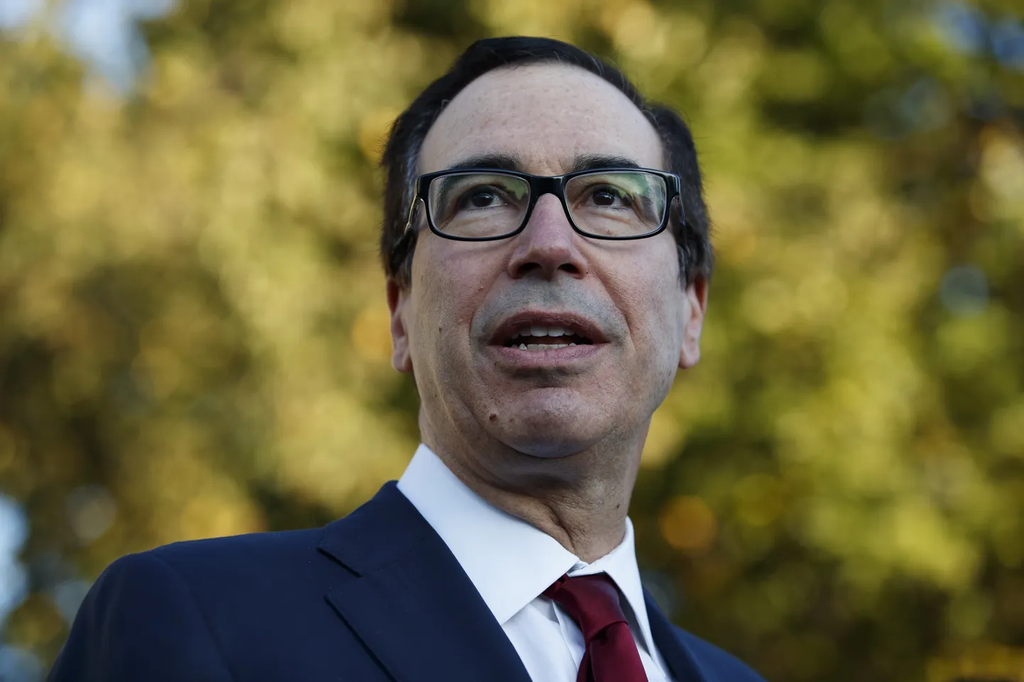 Steve Mnuchin ajakirjanikele sanktsioonidest teatamas.