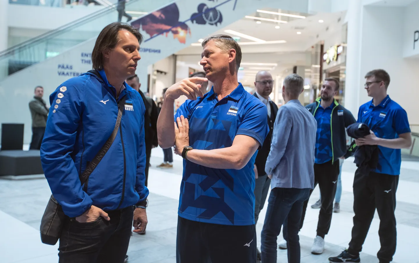 Äsjastel EM-finaalturniiridel Eesti koondisi juhendanud Gheorghe Cretu (vasakul) ja Andrei Ojamets.