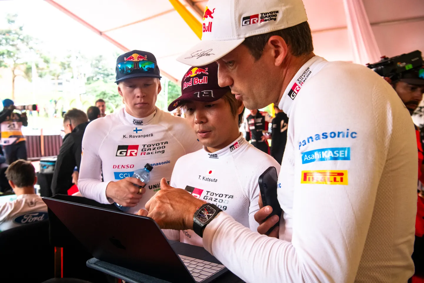 Kalle Rovanperä (vasakult), Takamoto Katsuta ja Sébastien Ogier.