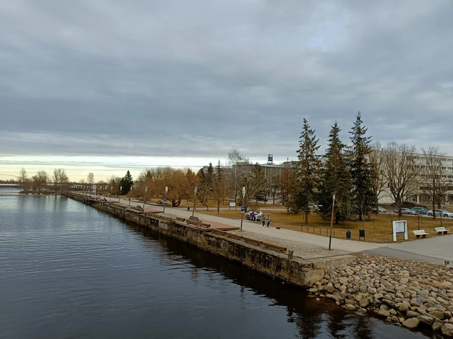 Rekonstrueerimistööde ajal suletakse jõeäärse promenaadi 171 meetri pikkune lõik Kesklinna sillast Papiniidu poole.
