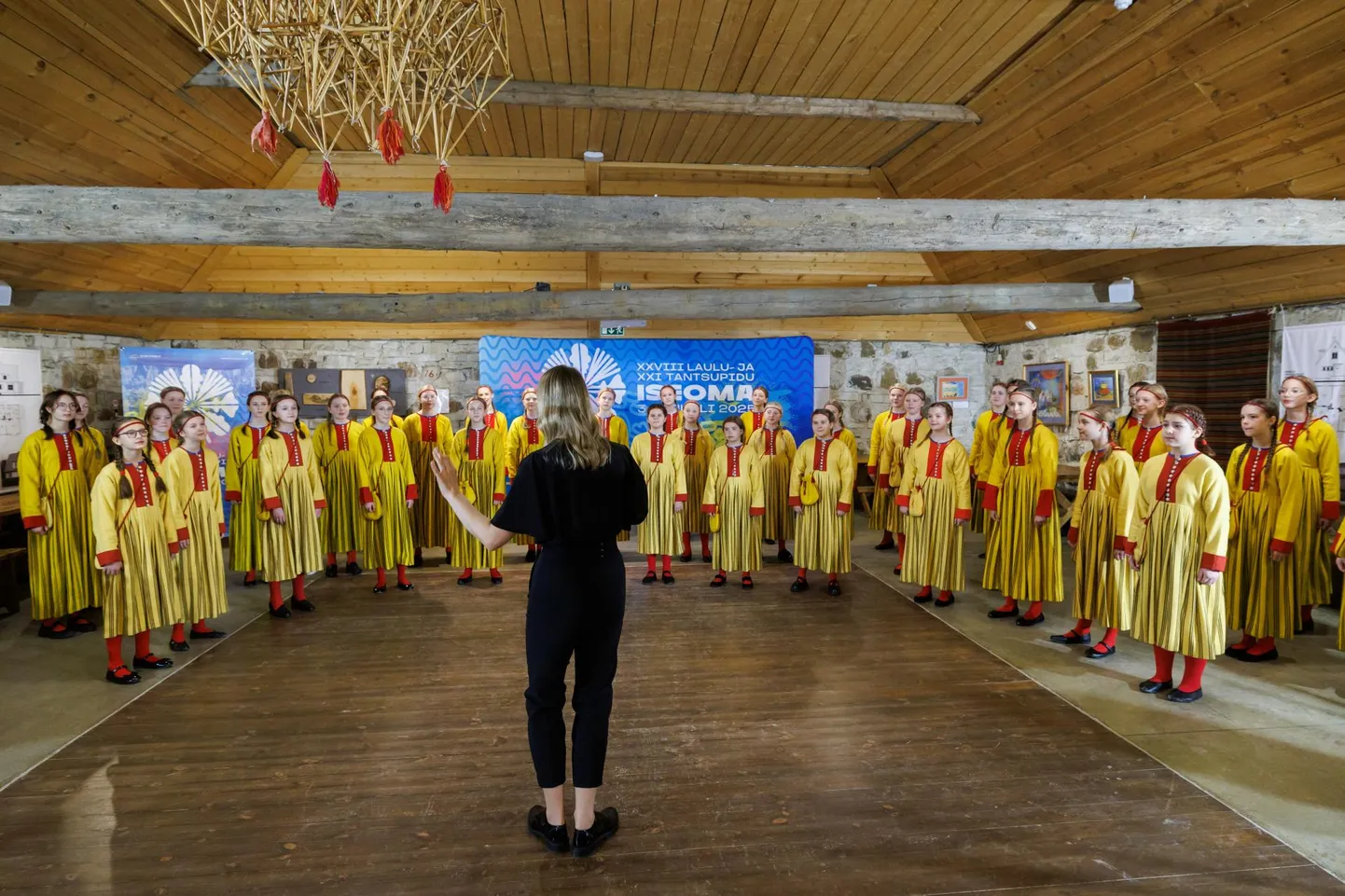 XXVIII laulu- ja XXI tantsupeo «Iseoma» aasta algust tähistav pressikonverents Eesti Vabaõhumuuseumis. Esines ETV lastekoor, juhatas Silja Uhs.