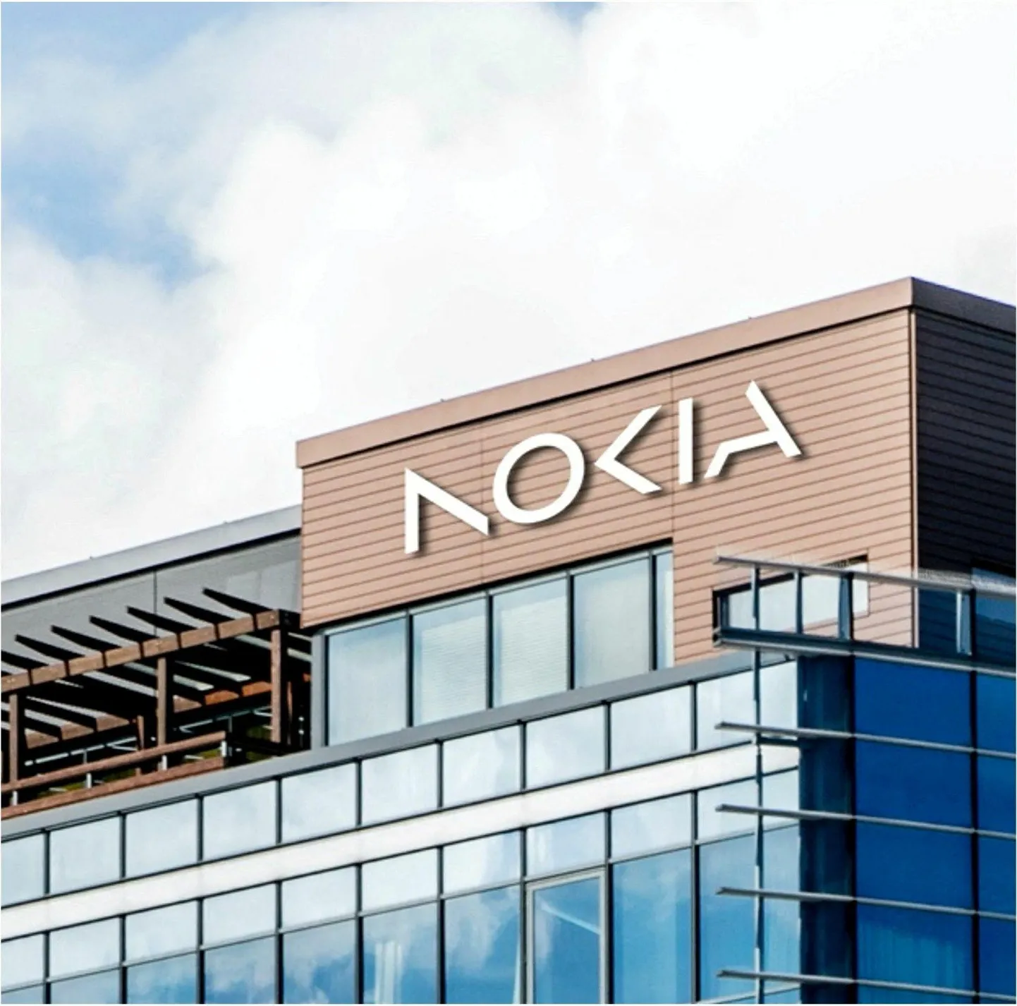 Nokia uus logo ettevõtte peakorteri kujutisel Espoos.