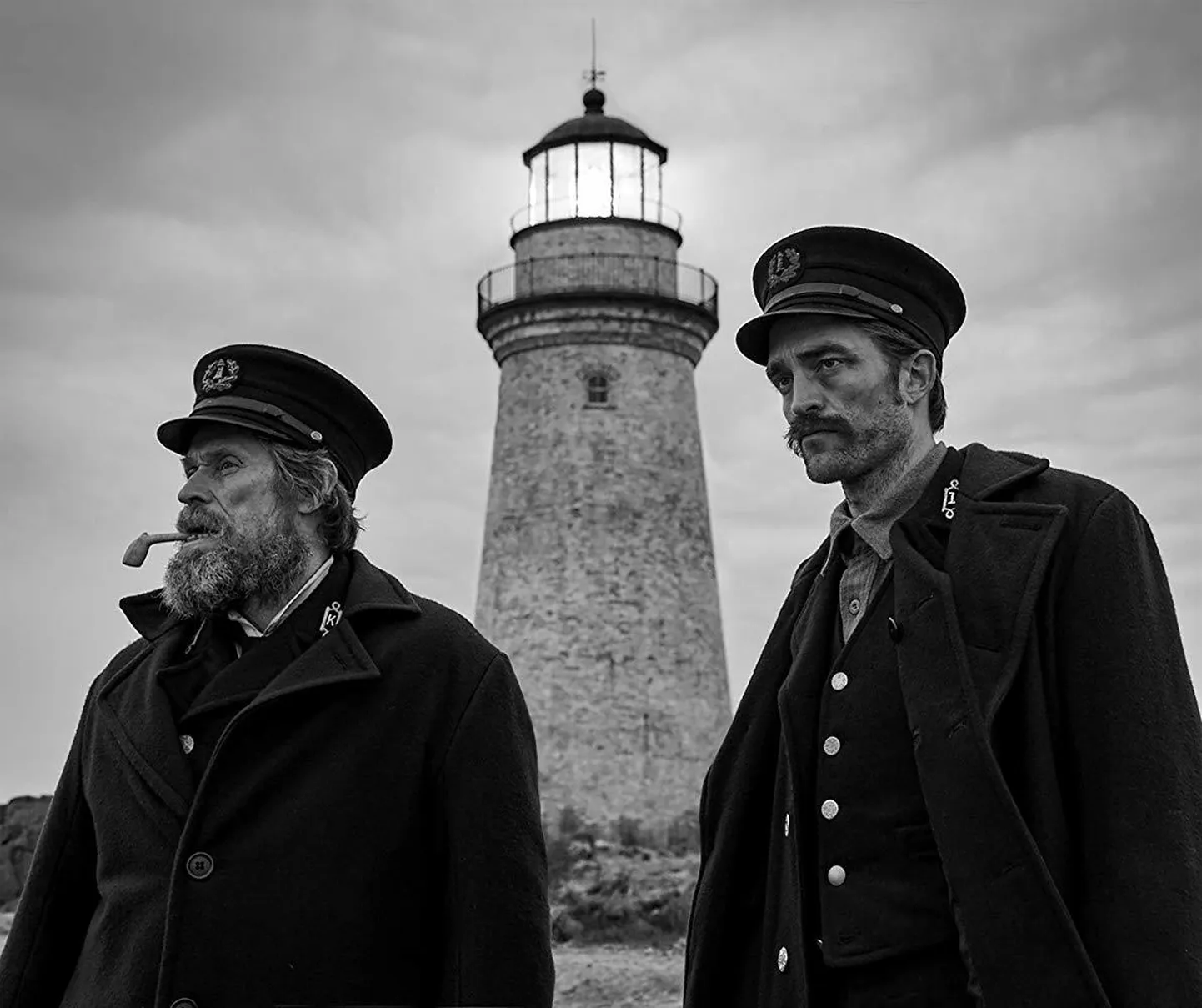 Willem Dafoe ja Robert Pattinson filmis «Majakas».
