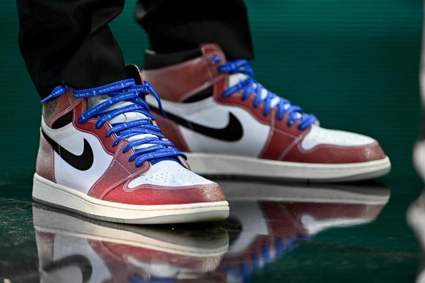 Nike ­tossud USA pesapalli­staari Charlee Soto jalas.
