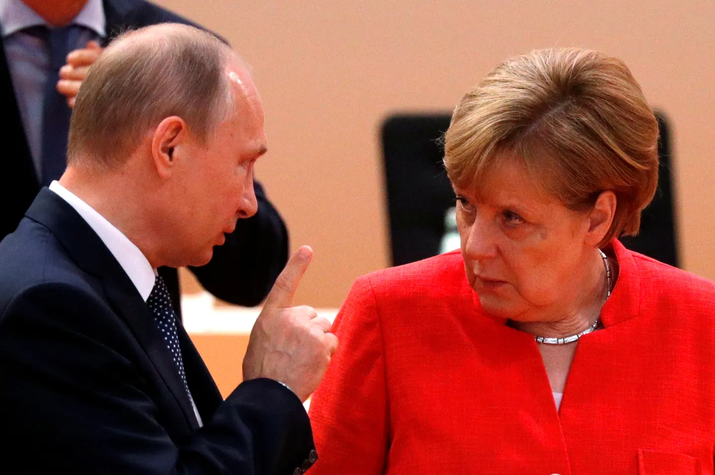 Vladimir Putin ja Angela Merkel jäävad Iraani tuumaleppele truuks.