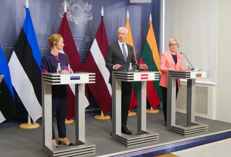 Balti riikide peaministrid andsid kohtumise järgselt ühise pressikonverentsi. Eesti valitsusjuhi kõrval Läti peaminister Krišjanis Karinš, paremal Leedu peaminister Ingrida Šimonyte.