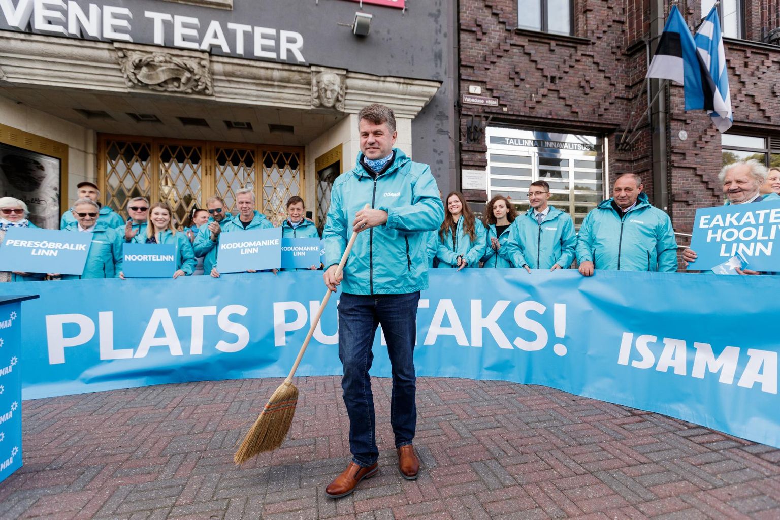 "Отечество" идет на выборы в Таллинне под лозунгом "Очистим площадку". Кандидатом в мэры выставлен Урмас Рейнсалу.