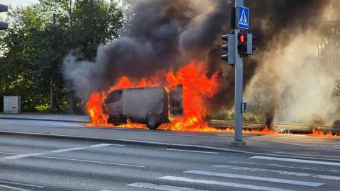 Laagris süttis tanklast väljasõidul kaubik
