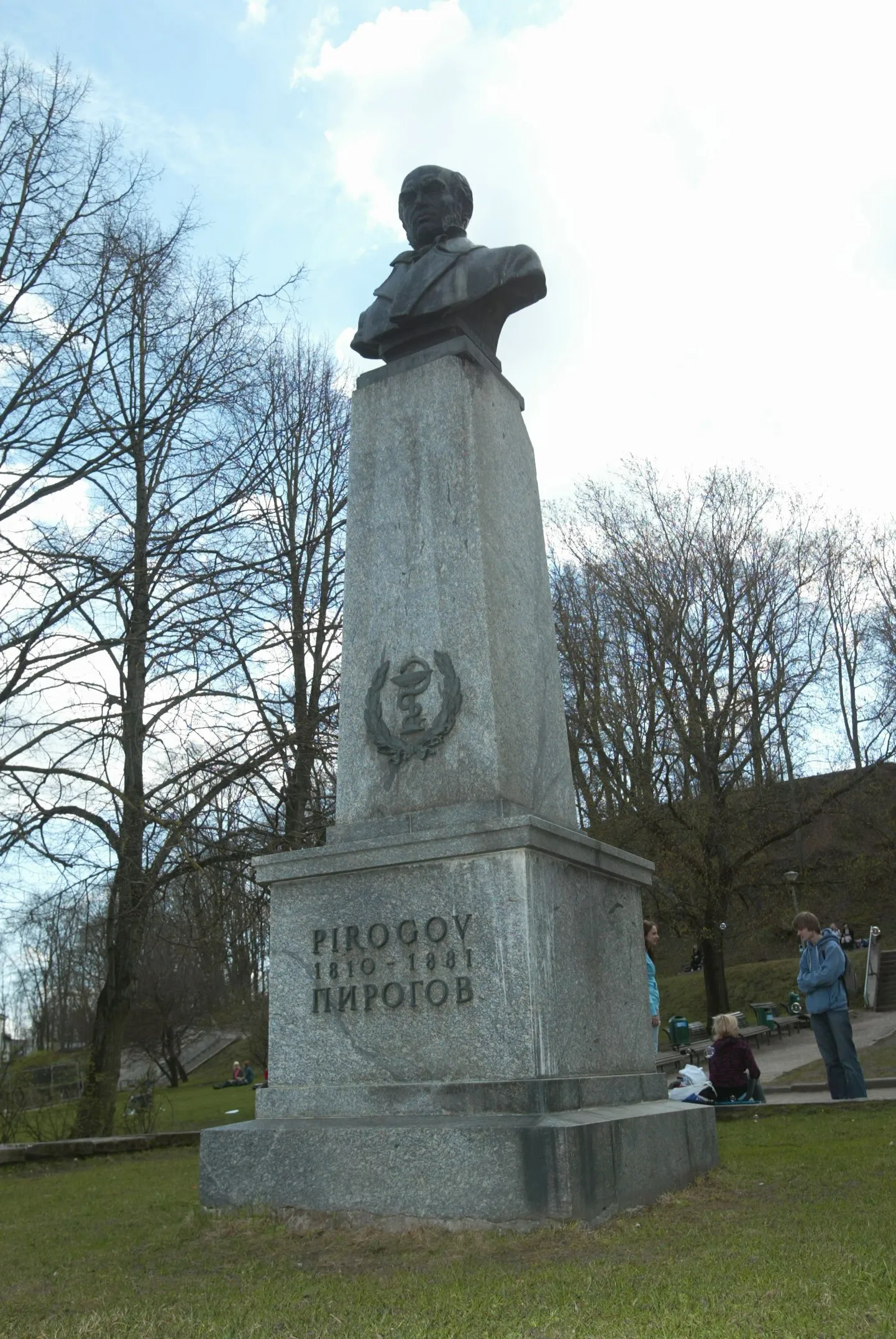 Pirogovi ausammas ja plats Toome nõlval.