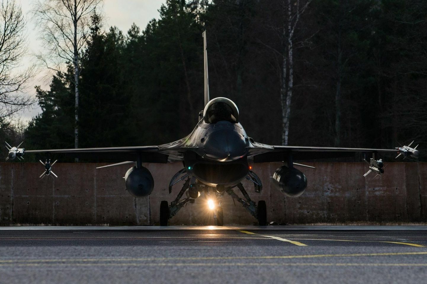 Kuni märtsi lõpuni valvavad Eesti õhuruumi Poola õhuväe hävitajad F-16.