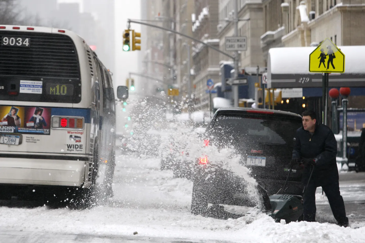 USA idarannikut tabanud lumetormid häirivad tõsiselt sealset liiklust.