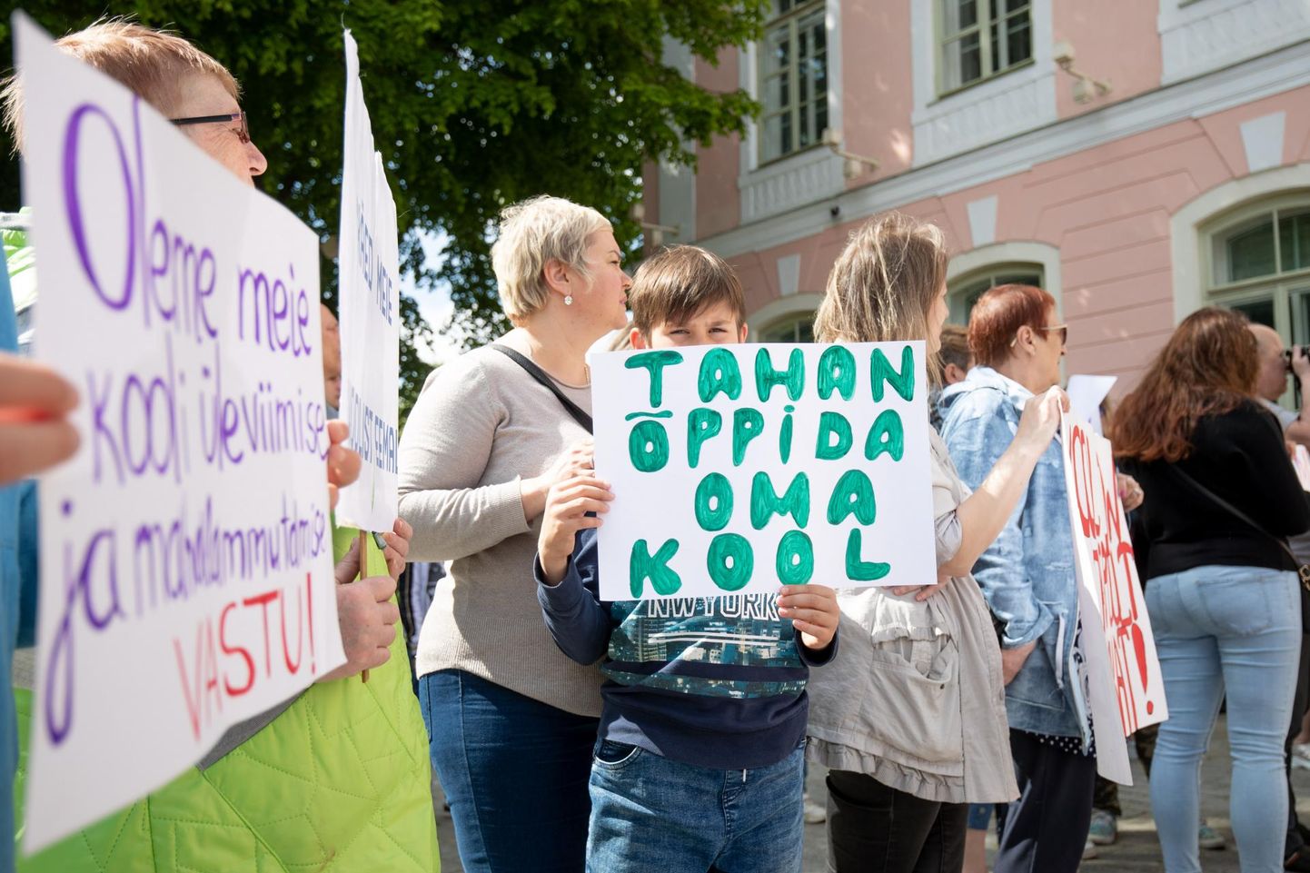 Narva kooliperede protest koolide ühendamise vastu 2022. aasta juunis. Foto on illustratiivne.