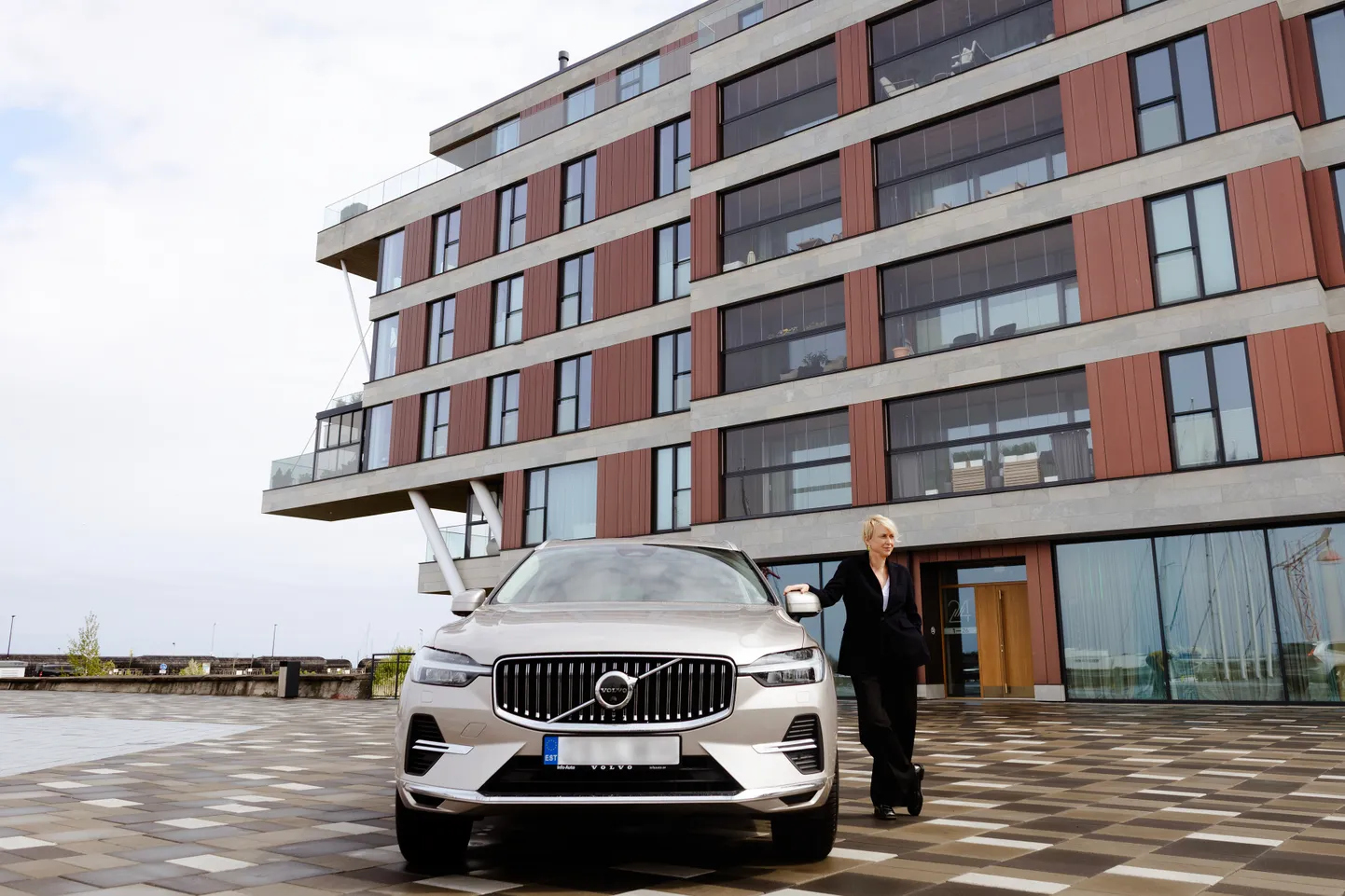Kontserdikorraldaja Eva Palm käib tihti pidudel oma Volvoga: „Tahan minna ja tulla, nagu ise soovin. Oma auto annab mulle suure vabaduse ise otsustada.“