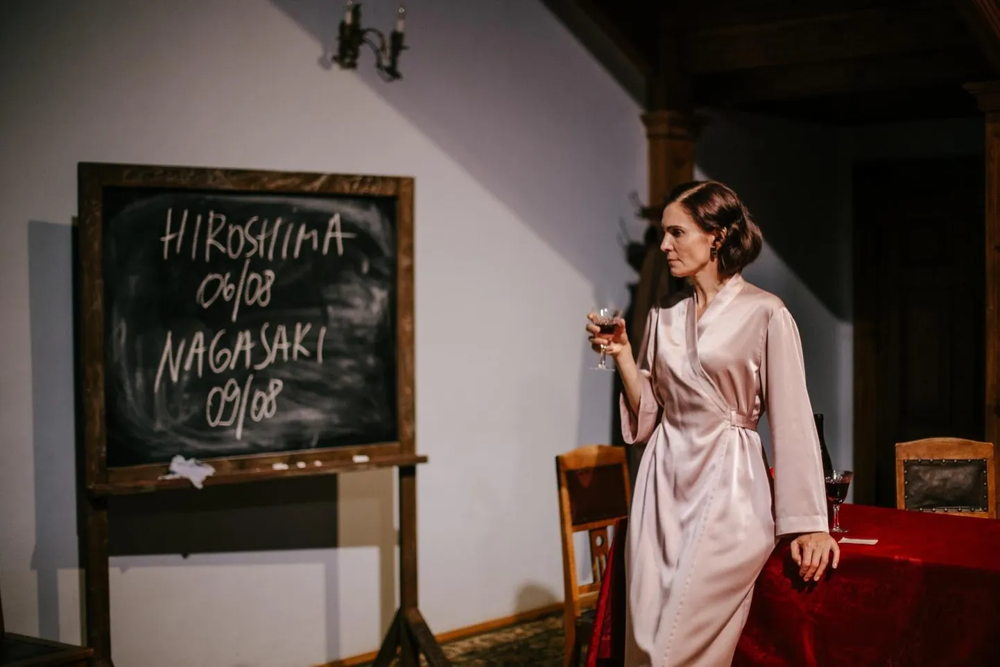 Triinu Meriste lavastuses «Einstein ja Margarita». Keskealine vene aristokraat, vene spioon, kes lahkub ­igaveseks oma elu armastusest.