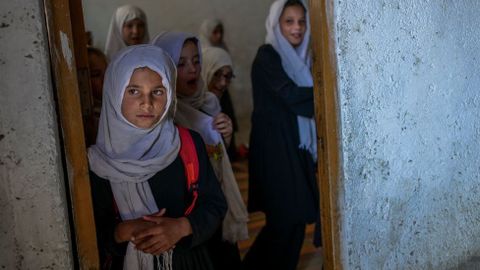 Дом стал тюрьмой. Как живут афганские женщины спустя месяц после захвата власти 