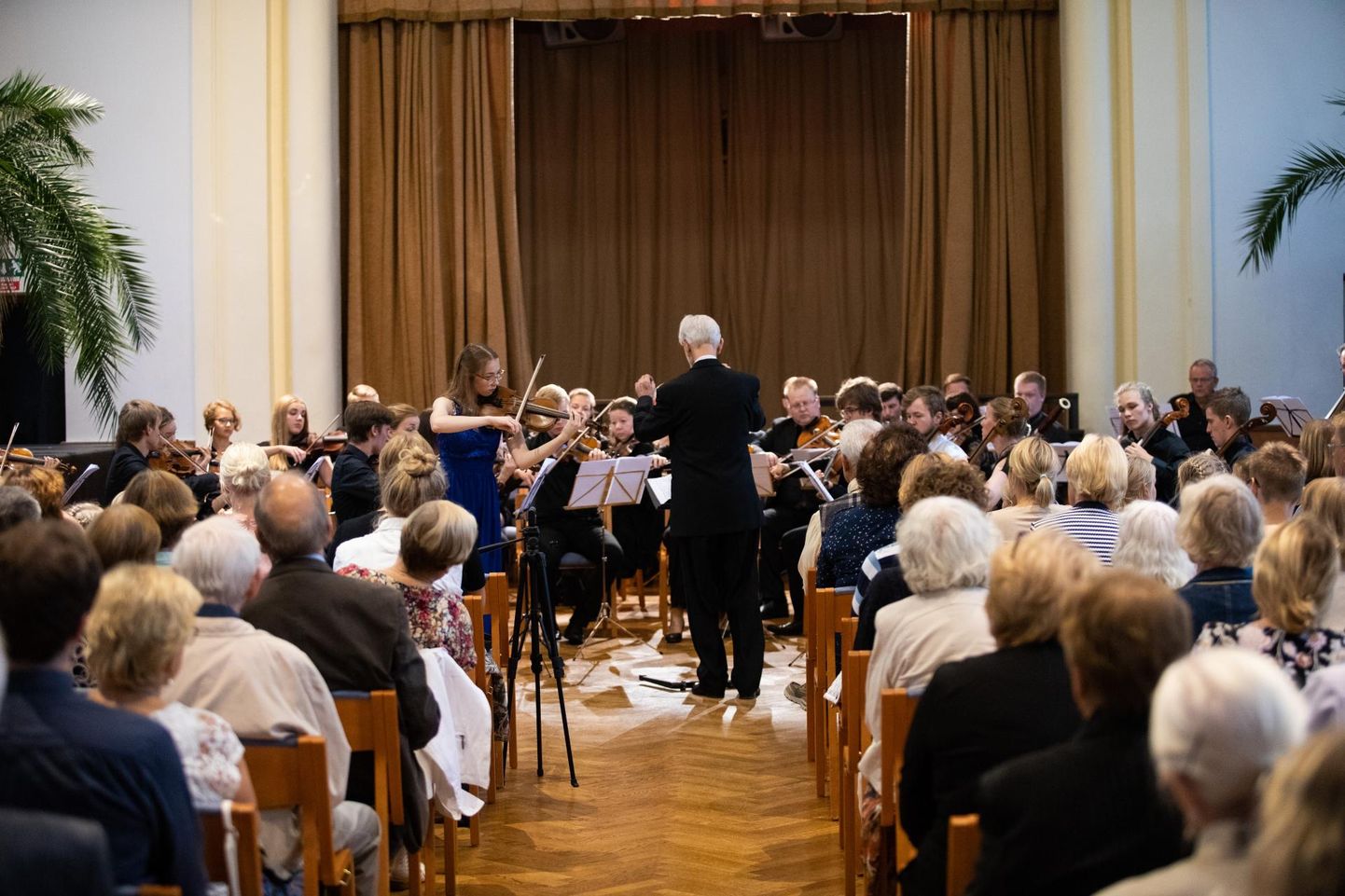 Virumaa Kammerorkester kehastub pühapäeval Vinni Filharmoonikuteks.
