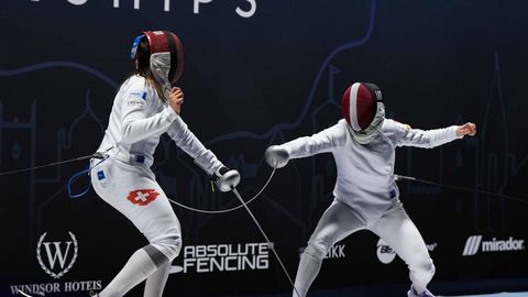 FOTO ⟩ Latvijas sportiste Sofija Prošina kļūst par pasaules junioru čempioni paukošanā