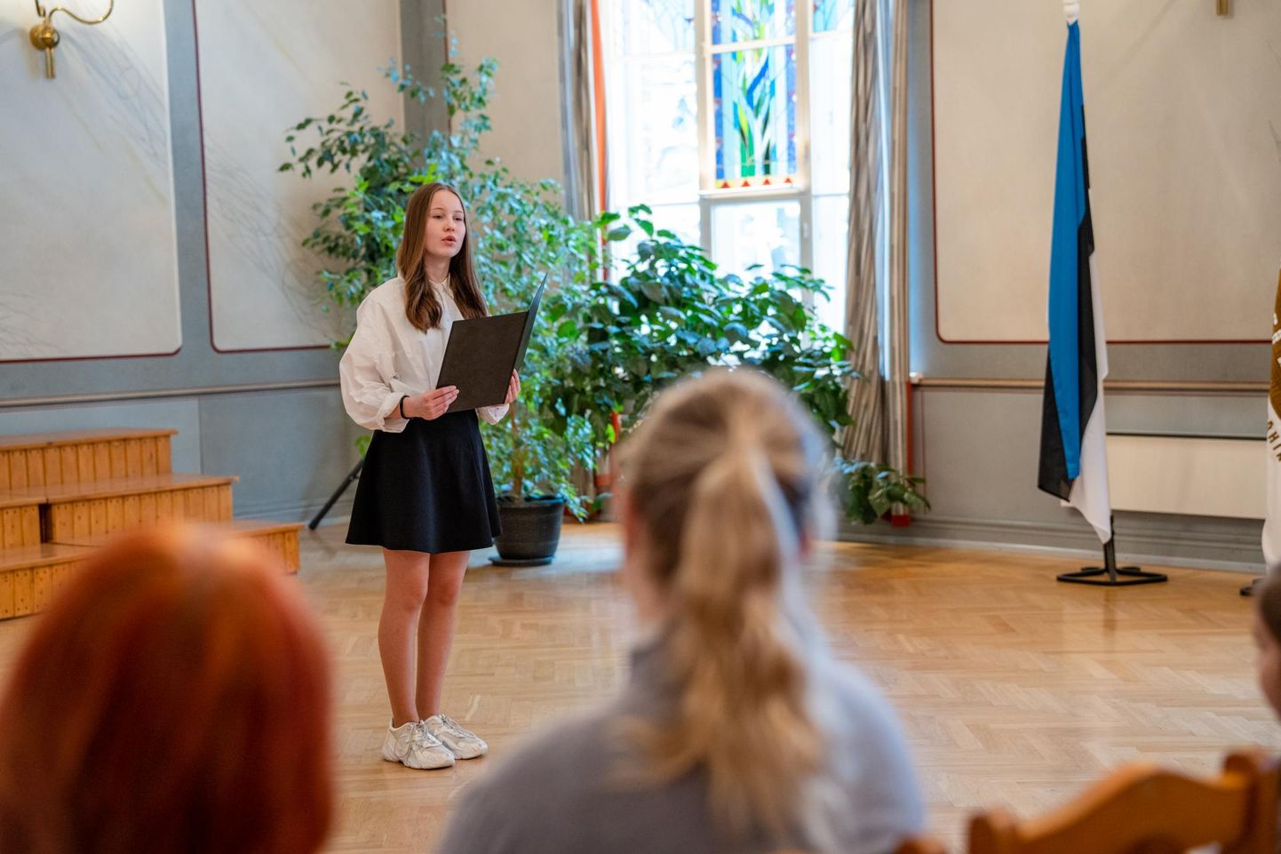 Pärnu Kuninga tänava põhikooli hommikusel aktusel algklasside õpilastele pidas kõne seitsmendik Lisanne Õunapu.