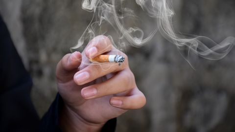 Lielbritānijā atbalsta cigarešu aizliegumu nākamajām paaudzēm