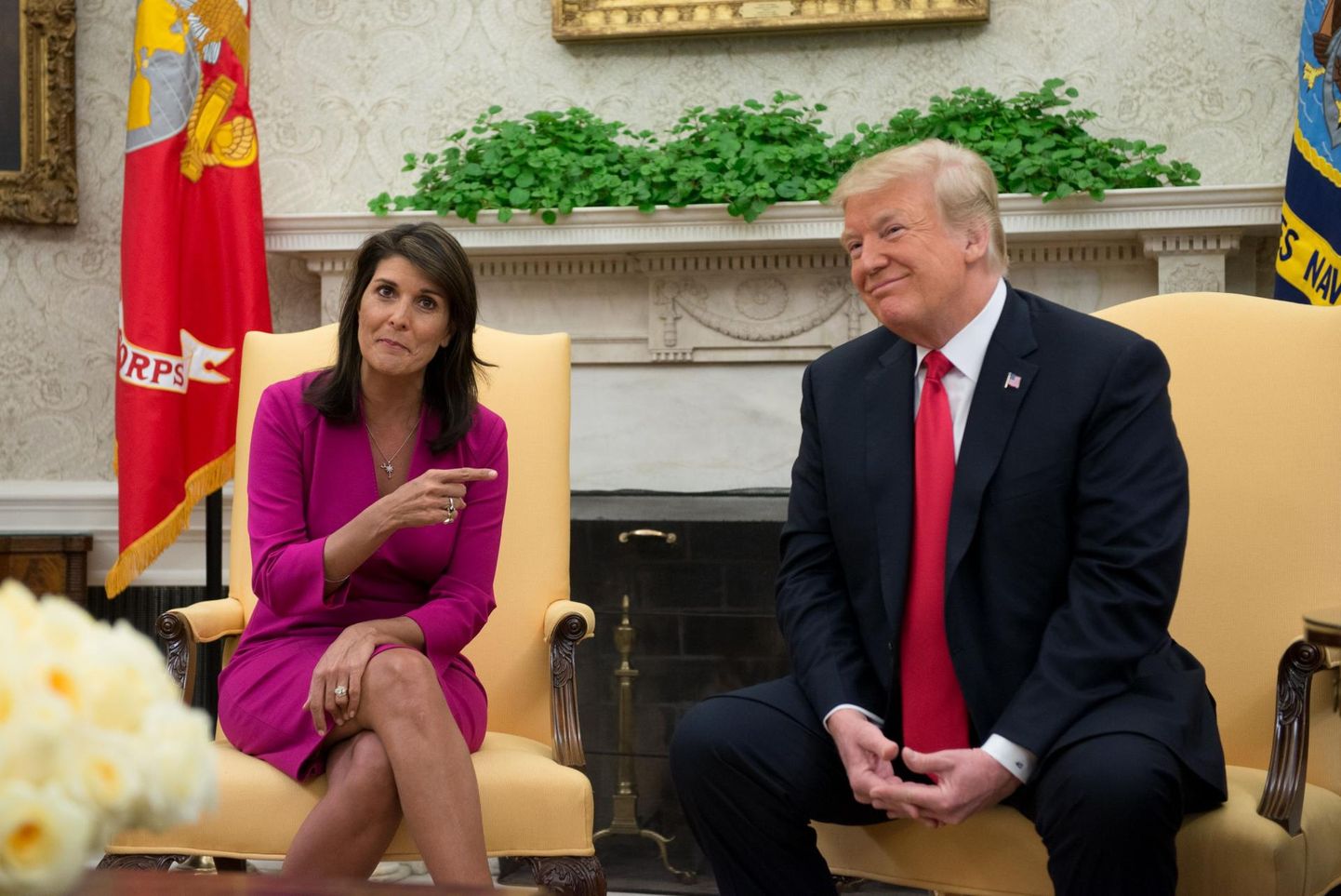 USA suursaadik ÜRO juures Nikki Haley teatas ametist tagasi astumisest üleeile Valge Maja ovaalkabinetis koos president Donald Trumpiga, kelle sõnul tegi naine ametis fantastilist tööd.