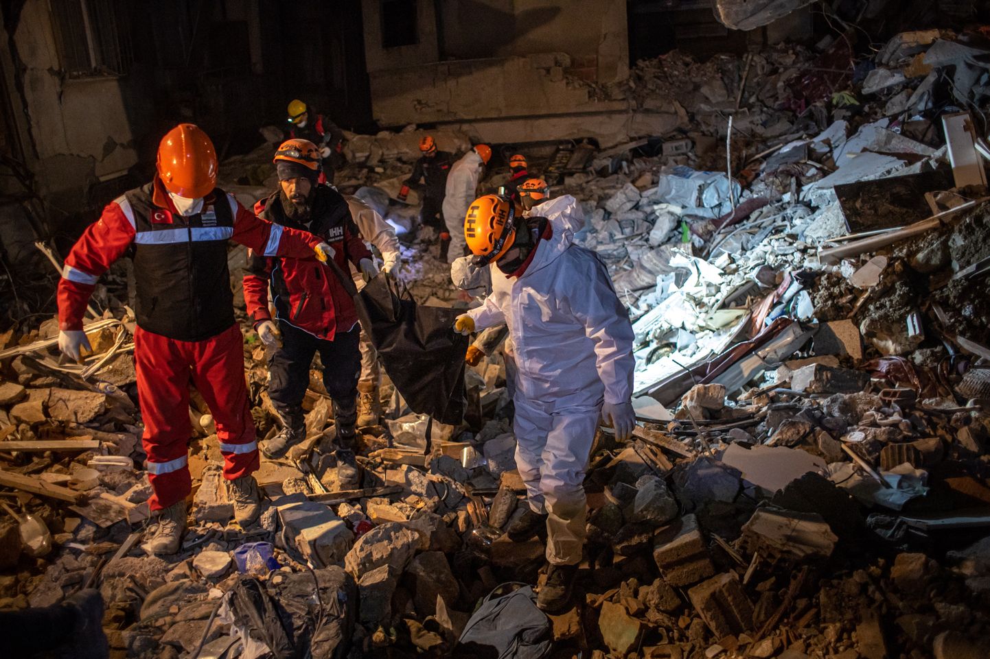Inimeste otsingud pärast võimsat maavärinat Türgis Hatay provintsis. Pilt on illustreeriv.