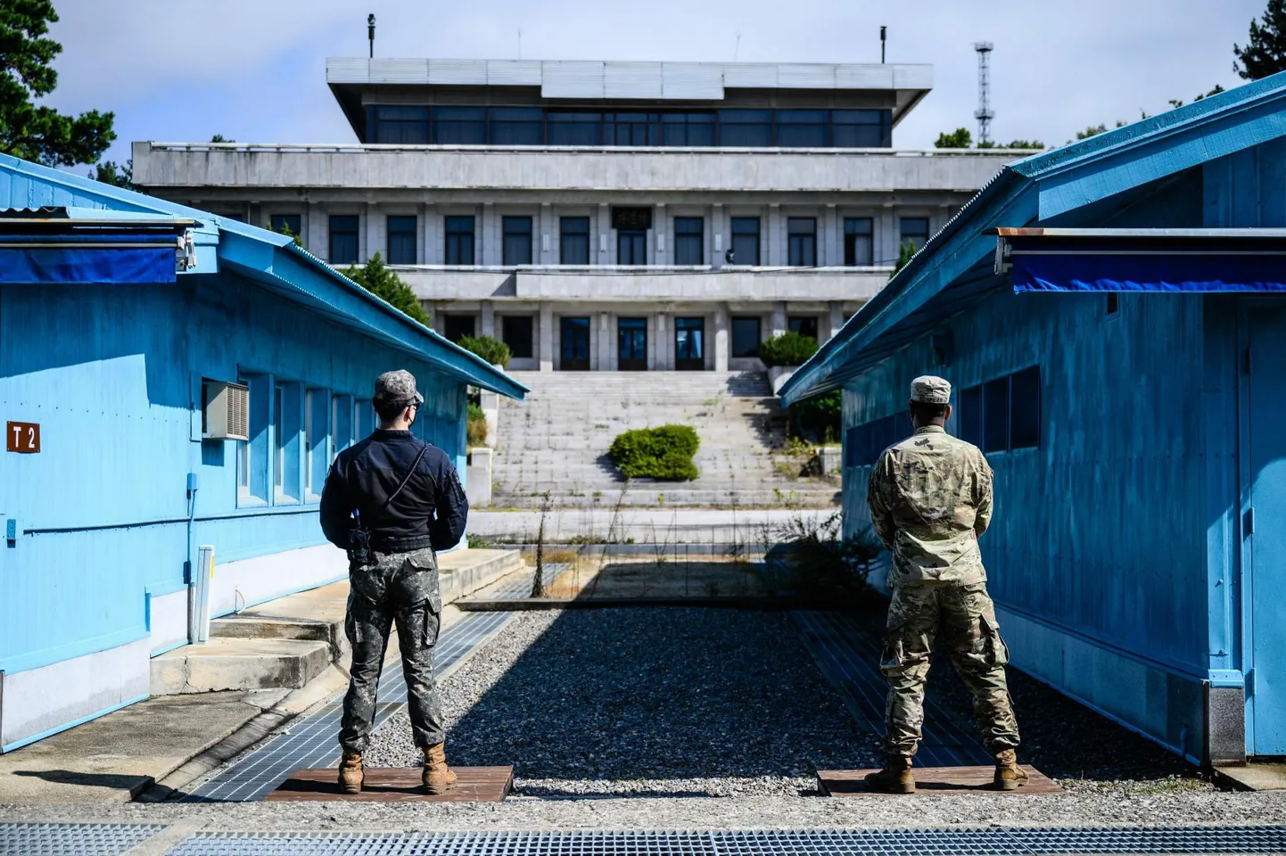 Panmunjomi relvarahuküla ehk ühine julgeolekutsoon Põhja-Korea ja Lõuna-Korea piiril. 