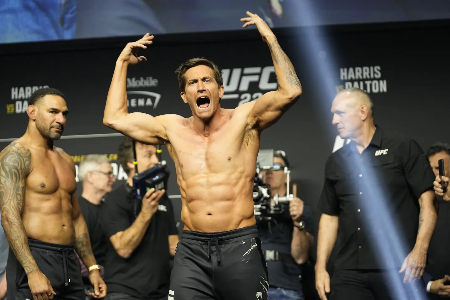 Jake Gyllenhaal märtsis 2023 Nevadas Las Vegases uue filmi «Road House» võttel. Näitleja kehastab linateoses endist vabavõitlejat, kellest saab baaris väljaviskaja.