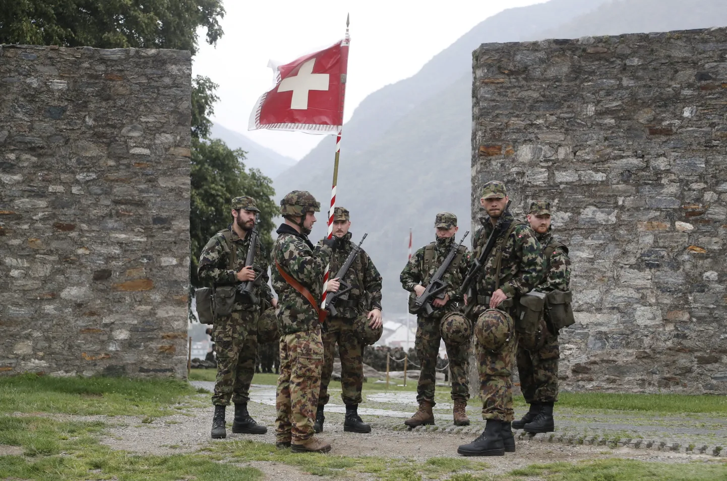 Šveitsi armee sõdurid tseremoonial Castelgrande kindluses Bellinzonas.