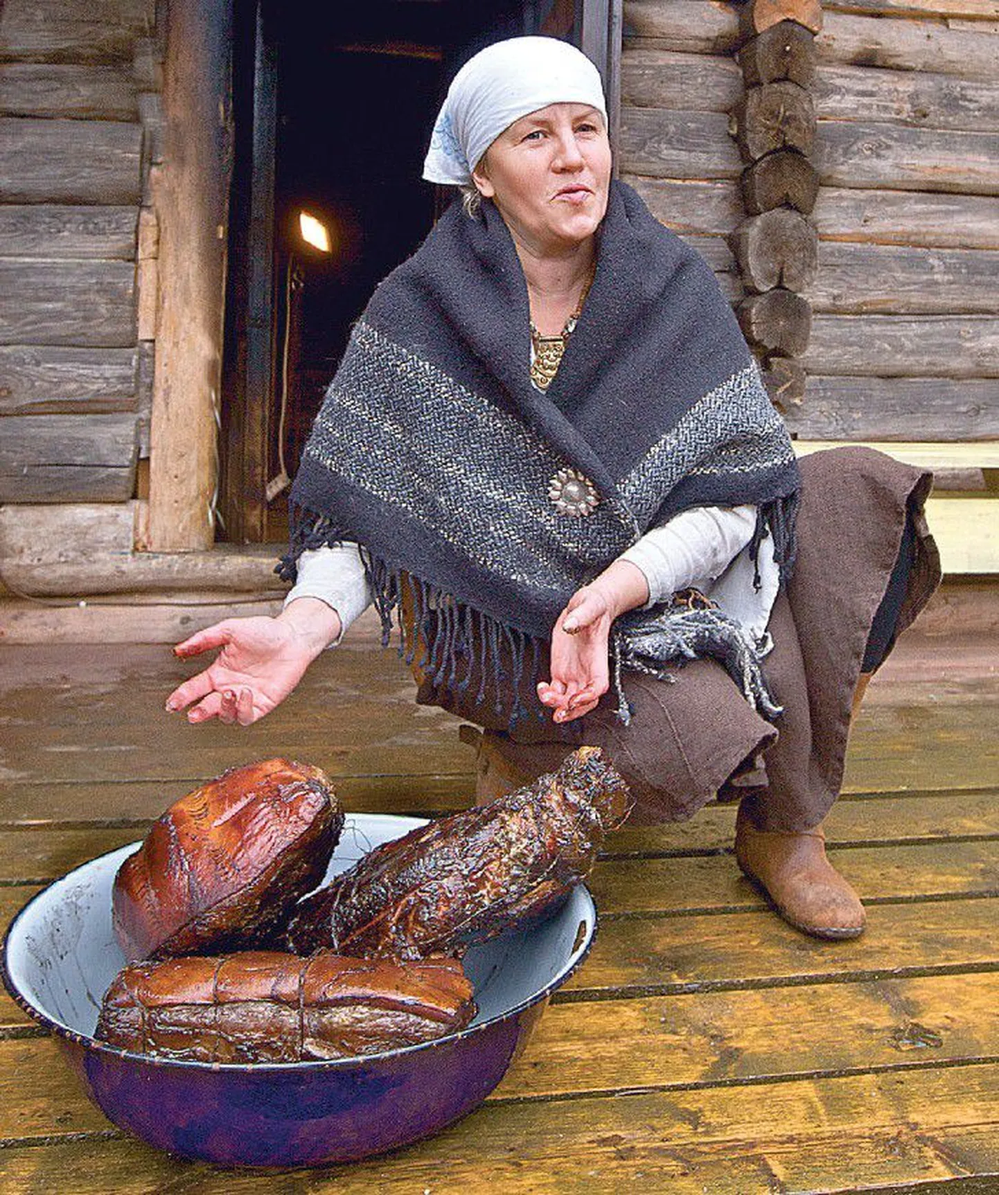 Mooska talu perenaine Eda Veeroja tunnistab, et aeg-ajalt müüb ta omatehtud suitsusinki ka restoranidele, kuigi seda mingil juhul teha ei tohiks. Kvaliteet pole ju seitsmes kohas kontrollitud, tootmises ei kasutata uusimat tehnoloogiat. Aga restoranid vaatavad nõuetele läbi sõrmede, sest klient soovib sellist liha.