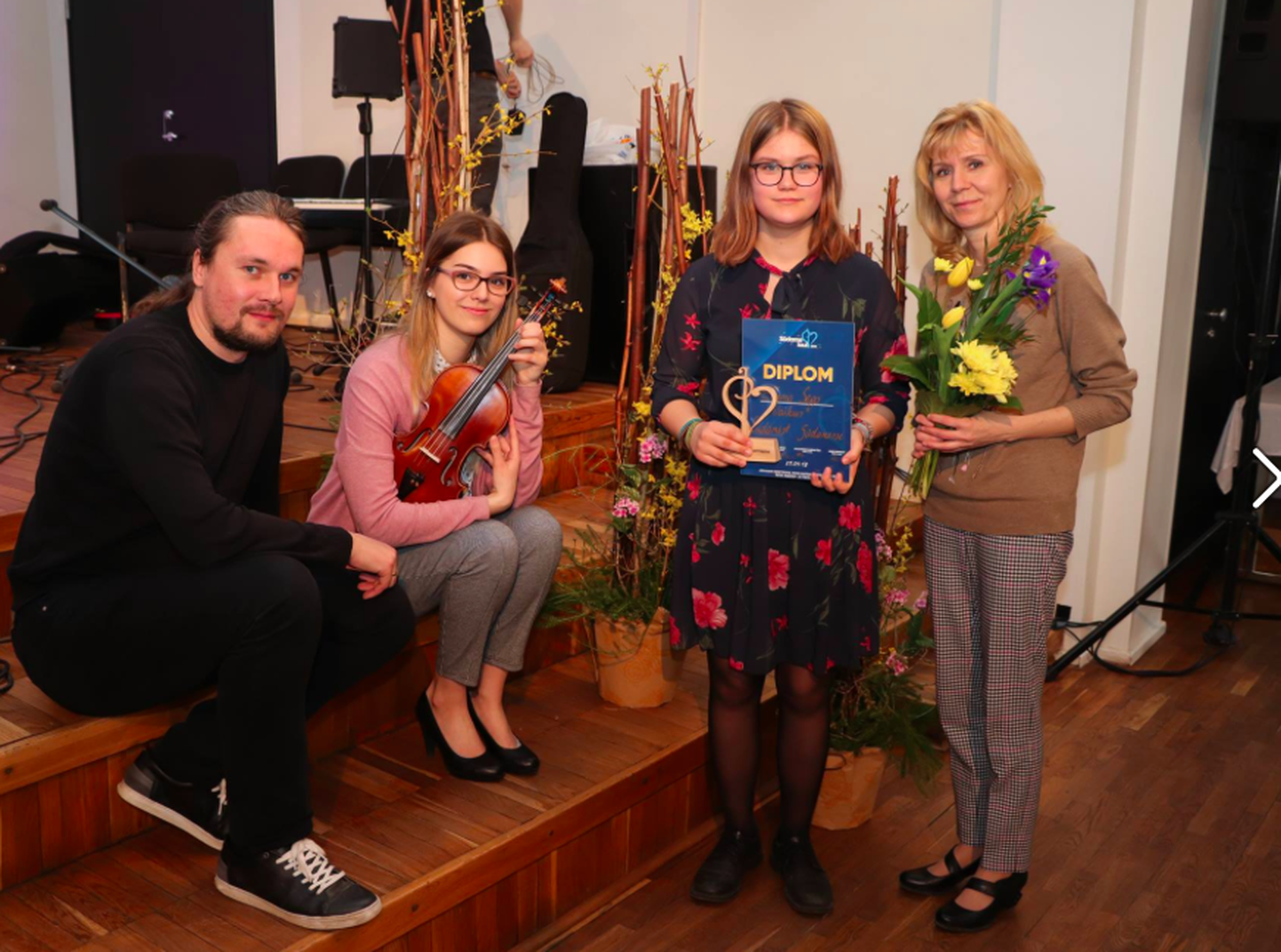 Kategoorias Südamest südamesse võidulaulu „Vaikus“ loonud Emma Sepp, tema juhendaja Maarika Reimand ning muusikud Katrina Reimand ja Aare Külama.