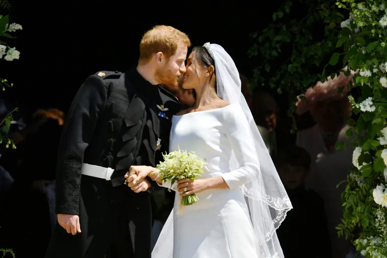 Äsja abiellunud prints Harry ja Meghan Markle St. George’i kabeli trepil 19. mail 2018